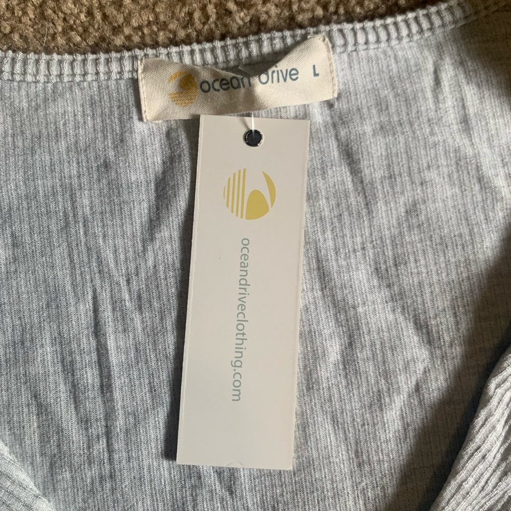 NWT Women’s Ocean Drive Rib Knit Twist Front Tee Harbor Grey Soft Cropped Large - Picture 3 of 8